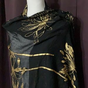 Beautiful Black & Gold Wrap